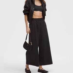 Lululemon Stretch Woven Ruffle-Waist Wide-Leg Cropped Pant XS Black
